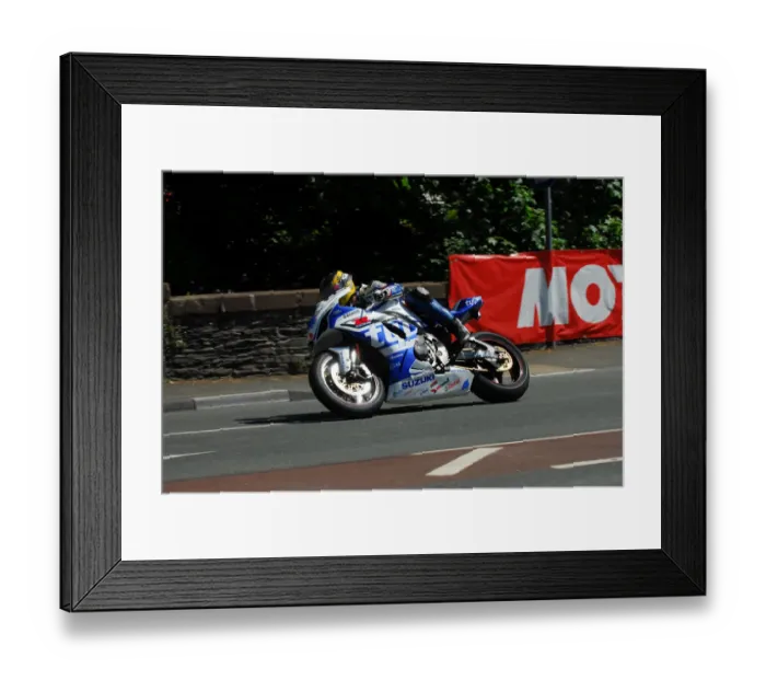 Framed Print : Guy Martin (Tyco Suzuki) 2013 Supersport TT Framed Print : Guy Martin (Tyco Suzuki) 2013 Supersport TT
