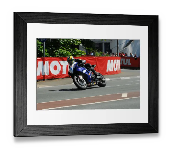 Framed Print : Dan Kneen (Suzuki) 2013 Supersport TT Framed Print : Dan Kneen (Suzuki) 2013 Supersport TT