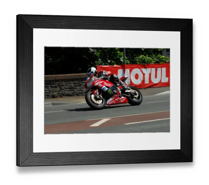 Framed Print : William Dunlop (Yamaha) 2013 Supersport TT Framed Print : William Dunlop (Yamaha) 2013 Supersport TT