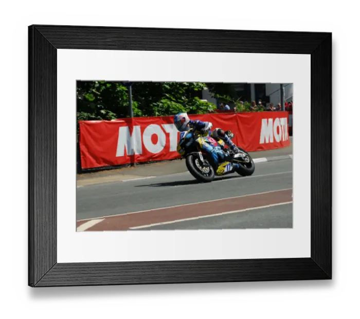 Framed Print : Simon Andrews (Honda) 2013 Supersport TT Framed Print : Simon Andrews (Honda) 2013 Supersport TT