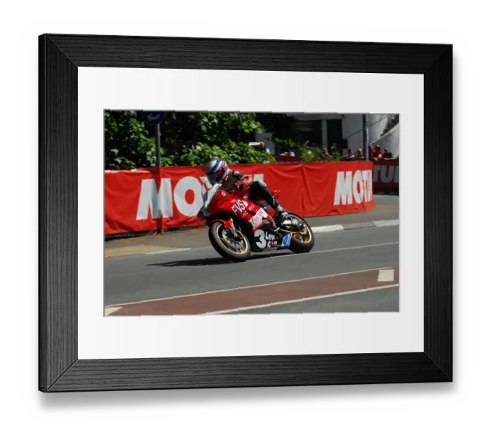 Framed Print : Simon Fulton (Yamaha) 2013 Supersport TT