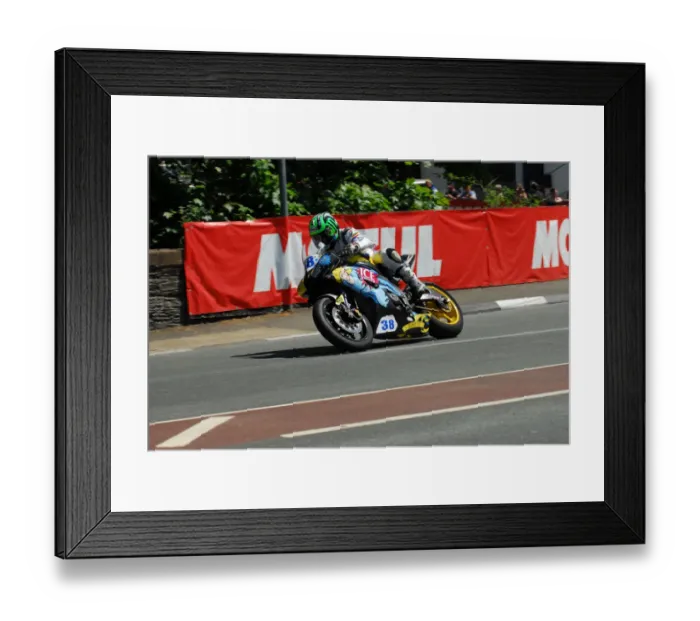 Framed Print : Paul Shoesmith (Yamaha) 2013 Supersport TT Framed Print : Paul Shoesmith (Yamaha) 2013 Supersport TT