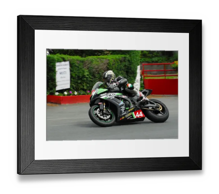 Framed Print : Derek Sheils (Kawasaki) 2013 Superstock TT Framed Print : Derek Sheils (Kawasaki) 2013 Superstock TT