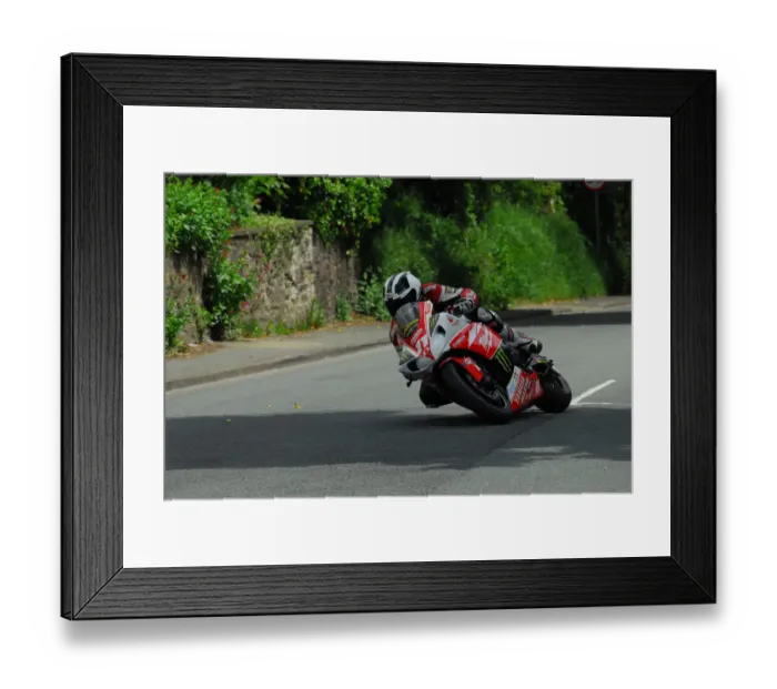 Framed Print : William Dunlop (Yamaha) 2013 Superstock TT Framed Print : William Dunlop (Yamaha) 2013 Superstock TT