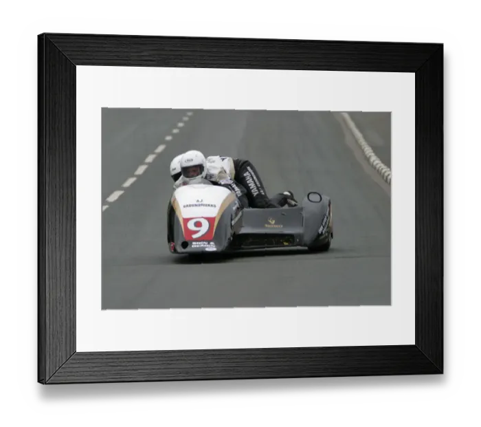 Framed Print : Nick Crowe & Darren Hope (Ireson) 2003 Sidecar TT Framed Print : Nick Crowe & Darren Hope (Ireson) 2003 Sidecar TT