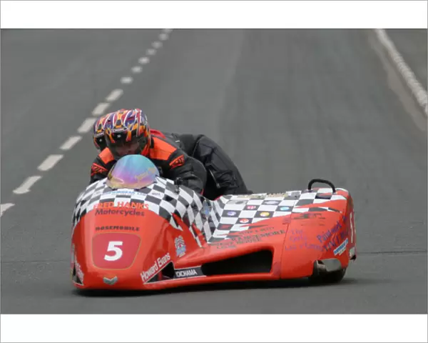 Roy Hanks & Dave Wells (Molyneux) 2003 Sidecar TT