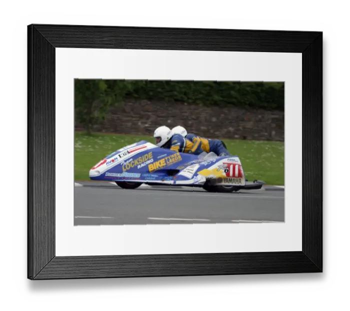 Framed Print : Steve Norbury & Andrew Smith (Shelbourne Yamaha) 2003 Sidecar TT Framed Print : Steve Norbury & Andrew Smith (Shelbourne Yamaha) 2003 Sidecar TT