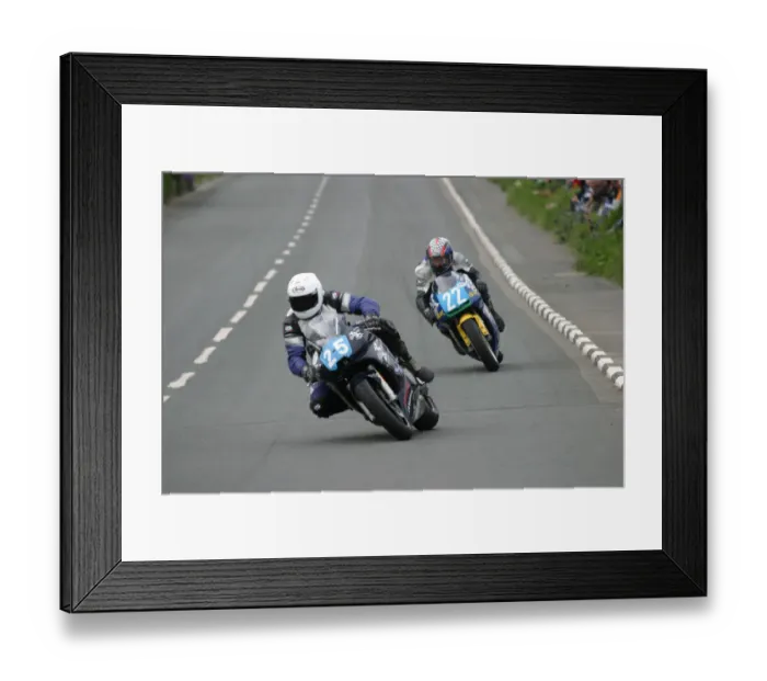 Framed Print : Mark Parrett (Yamaha) and Chris Palmer (Honda) 2003 Junior TT Framed Print : Mark Parrett (Yamaha) and Chris Palmer (Honda) 2003 Junior TT