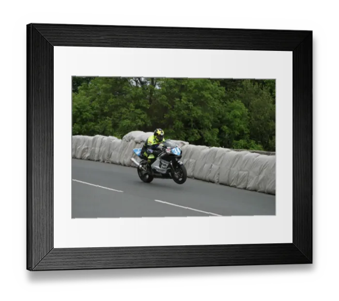 Framed Print : John Donnan (Suzuki) 2003 Production 600 TT Framed Print : John Donnan (Suzuki) 2003 Production 600 TT