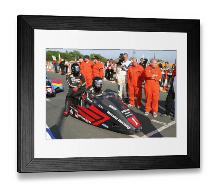 Framed Print : Dave Molyneux & Craig Hallam (DMR Honda) 2003 Sidecar TT Framed Print : Dave Molyneux & Craig Hallam (DMR Honda) 2003 Sidecar TT
