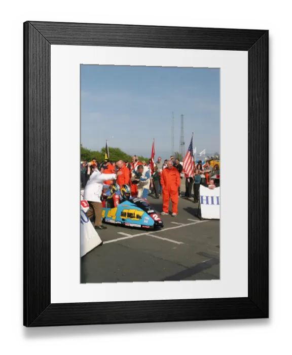 Framed Print : Ian Bell & Ian Carpenter (DMR Bell Yamaha) 2003 Sidecar TT Framed Print : Ian Bell & Ian Carpenter (DMR Bell Yamaha) 2003 Sidecar TT