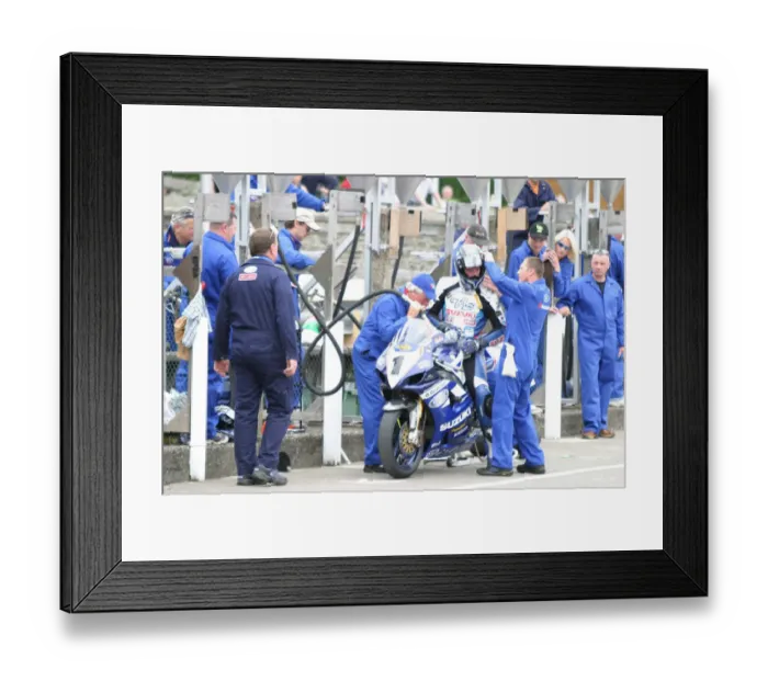 Framed Print : Adrian Archibald (TAS Suzuki) 2004 Formula One TT Framed Print : Adrian Archibald (TAS Suzuki) 2004 Formula One TT