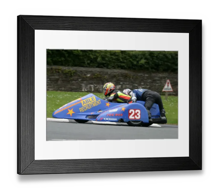Framed Print : Simon Neary & Wyn Wiltshire (Windle) 2003 Sidecar TT Framed Print : Simon Neary & Wyn Wiltshire (Windle) 2003 Sidecar TT