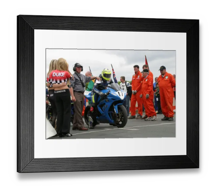 Framed Print : Nigel Beattie (Yamaha) 2004 Formula One TT Framed Print : Nigel Beattie (Yamaha) 2004 Formula One TT