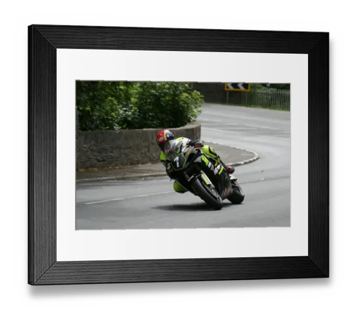 Framed Print : Raymond Porter (Suzuki) 2004 Production 600 TT Framed Print : Raymond Porter (Suzuki) 2004 Production 600 TT