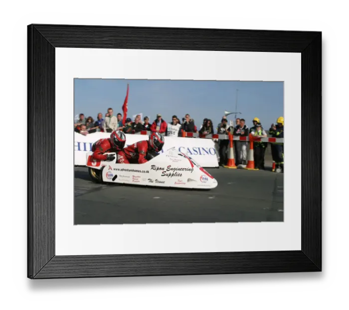 Framed Print : Greg Lambert & Dan Sayle (Molyneux) 2003 Sidecar TT Framed Print : Greg Lambert & Dan Sayle (Molyneux) 2003 Sidecar TT