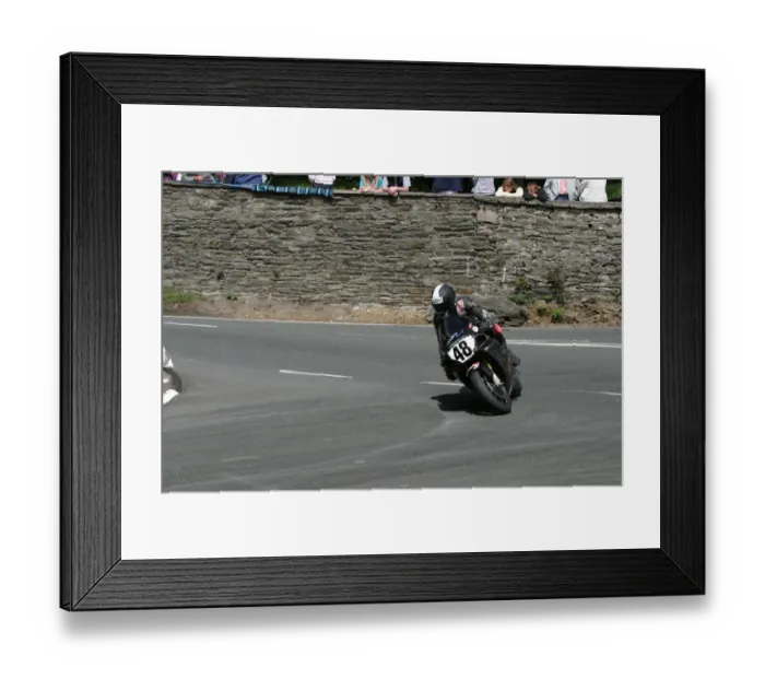 Framed Print : Derran Slous (Kawasaki) 2004 Formula One TT Framed Print : Derran Slous (Kawasaki) 2004 Formula One TT