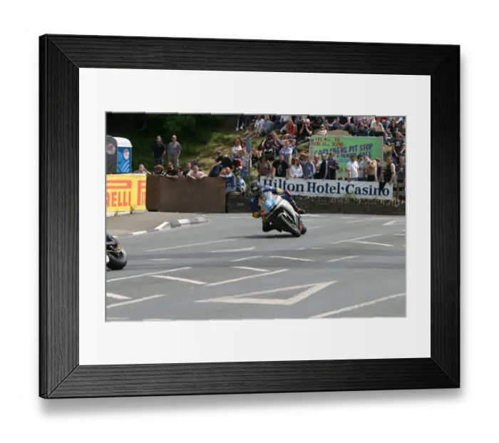 Framed Print : Chris Heath (Yamaha) 2004 Junior TT Framed Print : Chris Heath (Yamaha) 2004 Junior TT