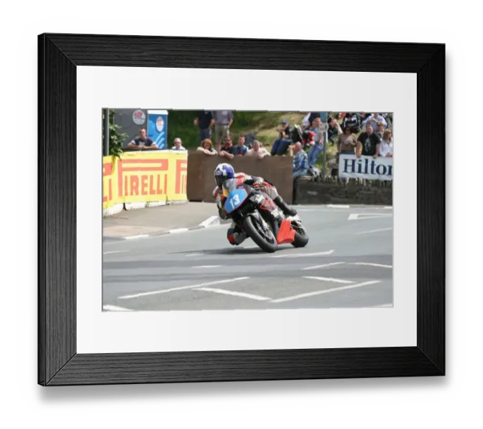Framed Print : Philip Stewart (Honda) 2004 Junior TT Framed Print : Philip Stewart (Honda) 2004 Junior TT