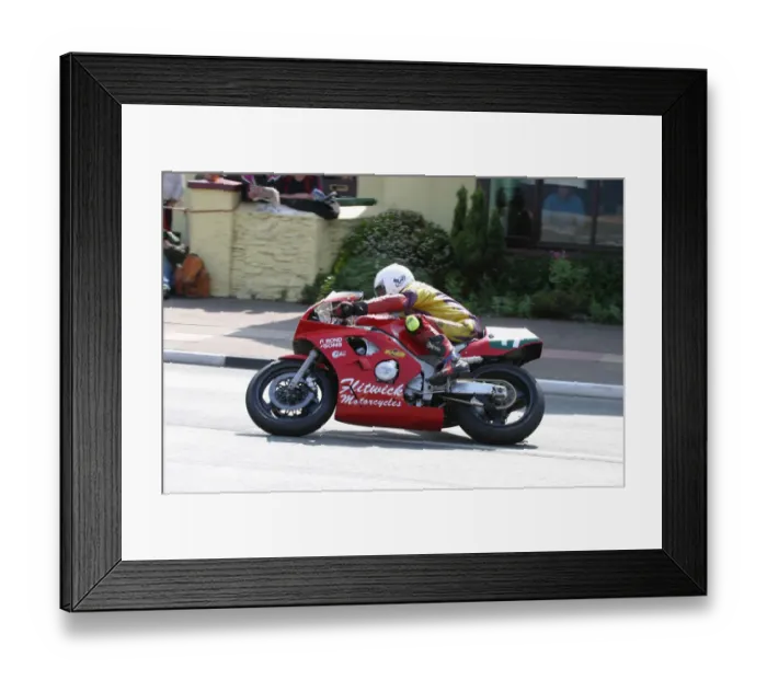Framed Print : Steve Linsdell (Yamaha) 2004 Lightweight 400 TT Framed Print : Steve Linsdell (Yamaha) 2004 Lightweight 400 TT