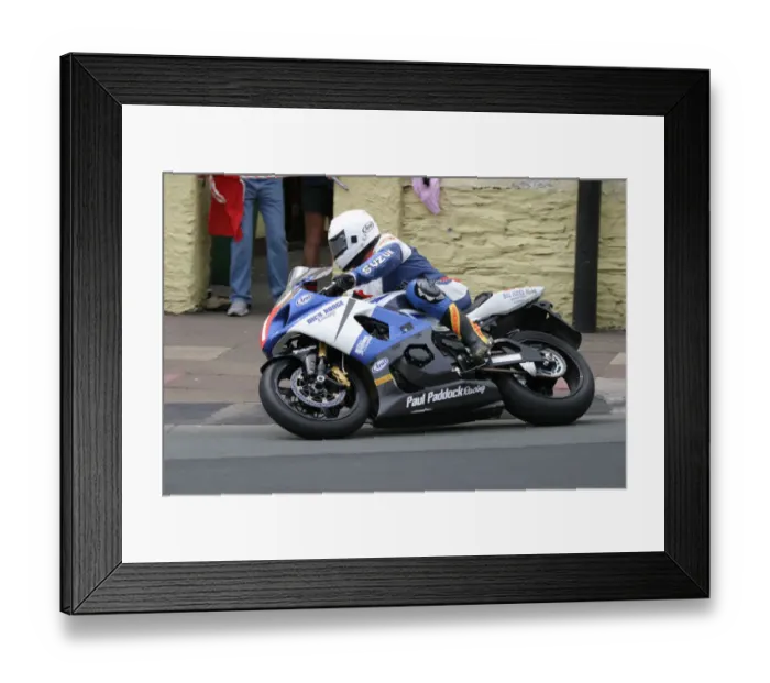Framed Print : Nigel Davies (Suzuki) 2004 Production 1000 TT Framed Print : Nigel Davies (Suzuki) 2004 Production 1000 TT