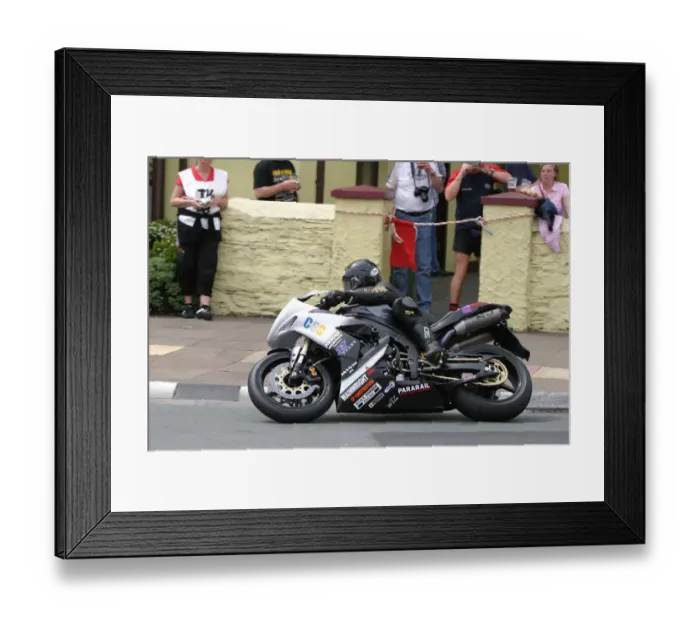 Framed Print : Dean Silvester (Yamaha) 2004 Production 1000 TT Framed Print : Dean Silvester (Yamaha) 2004 Production 1000 TT