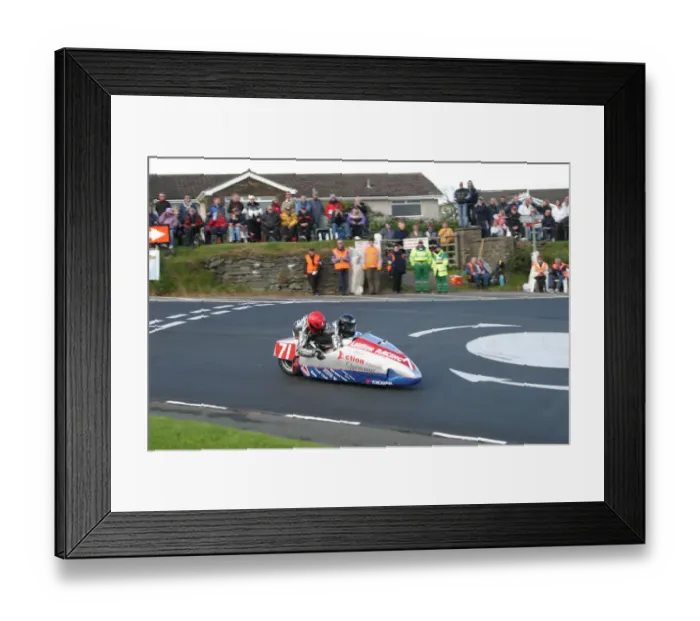 Framed Print : Ruth Laidlow & Ian Simmons (Baker Yamaha) 2005 Sidecar TT Framed Print : Ruth Laidlow & Ian Simmons (Baker Yamaha) 2005 Sidecar TT