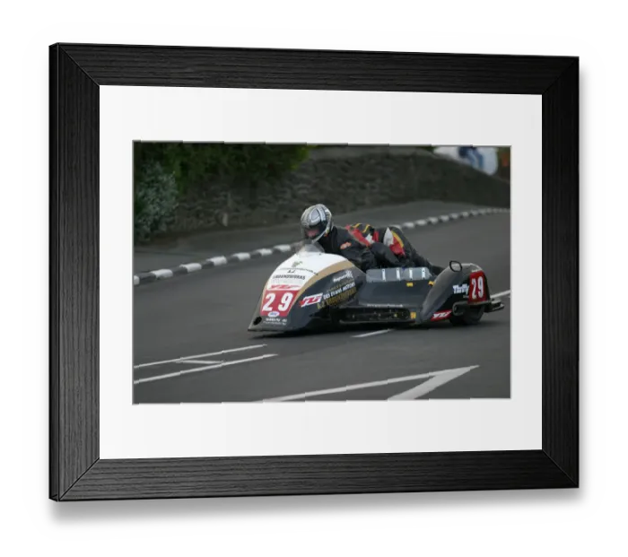 Framed Print : Pete Nuttall & Kevin Morgan (Ireson Yamaha) 2005 Sidecar TT Framed Print : Pete Nuttall & Kevin Morgan (Ireson Yamaha) 2005 Sidecar TT
