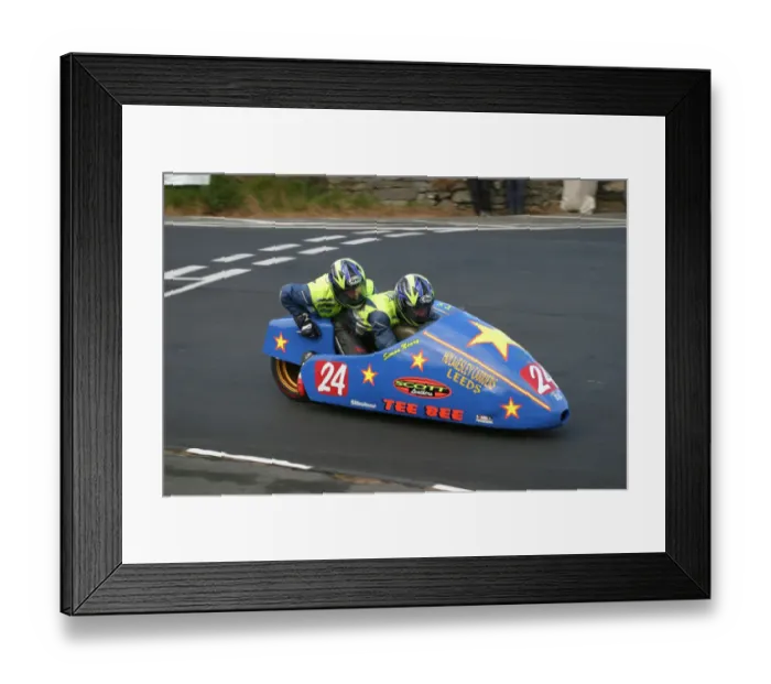 Framed Print : Simon Neary & Stuart Bond (Baker Yamaha) 2005 Sidecar TT Framed Print : Simon Neary & Stuart Bond (Baker Yamaha) 2005 Sidecar TT