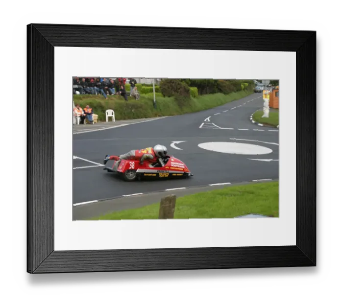 Framed Print : Alan Langton & Stuart Graham (Windle Honda) 2005 Sidecar TT Framed Print : Alan Langton & Stuart Graham (Windle Honda) 2005 Sidecar TT