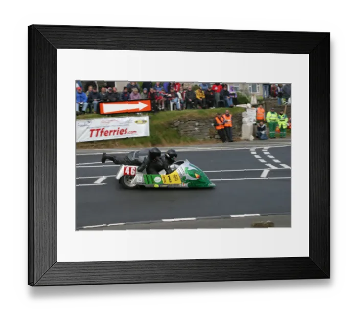 Framed Print : Peter Farrelly & Aaron Galligan (Yamaha) 2005 Sidecar TT Framed Print : Peter Farrelly & Aaron Galligan (Yamaha) 2005 Sidecar TT