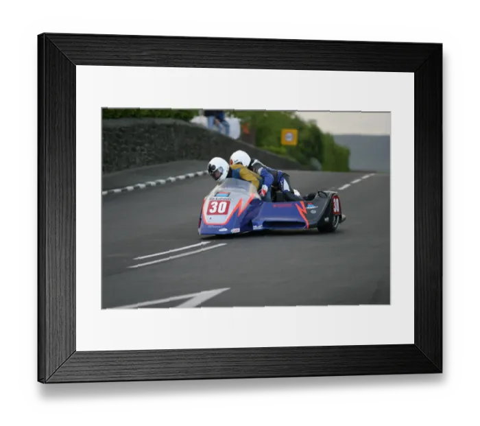 Framed Print : Lars Schwartz & Dicky Gale (Ireson Yamaha) 2005 Sidecar TT