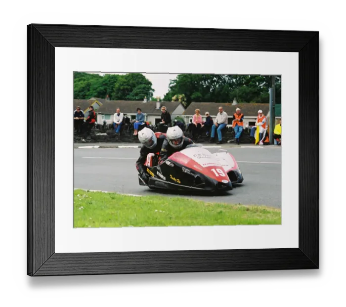 Framed Print : Tony Thirkell & Roy King (DMR Honda) 2004 Sidecar TT