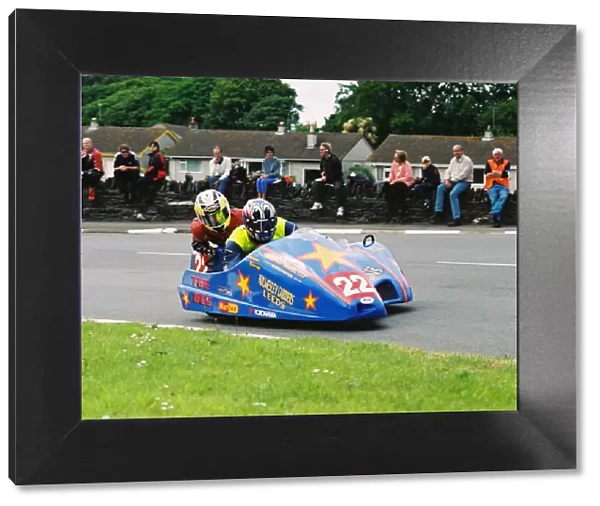 Simon Neary & Steve Taylor (Windle Yamaha) 2004 Sidecar TT