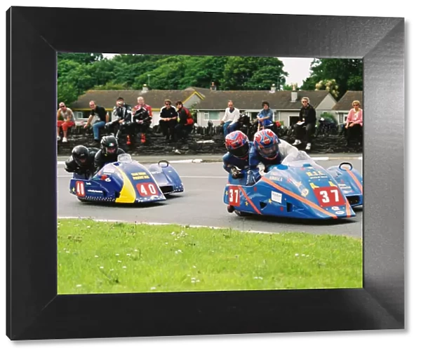 Andy Kinsella & Tim Dixon (Ireson Honda) & Tony Elmer & Darren Marshall (Ireson Yamaha) 2004 Sidecar TT