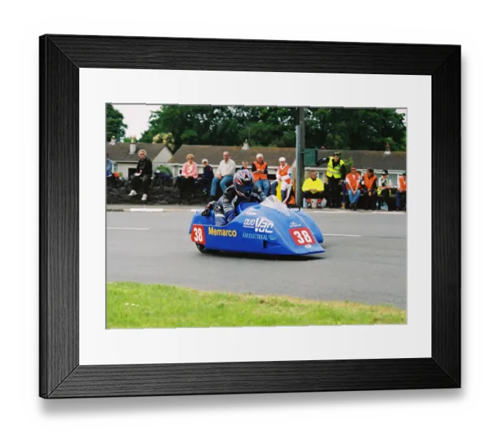 Framed Print : Alan Warner & Tony Wilde (Ireson Kawasaki) 2004 Sidecar TT Framed Print : Alan Warner & Tony Wilde (Ireson Kawasaki) 2004 Sidecar TT