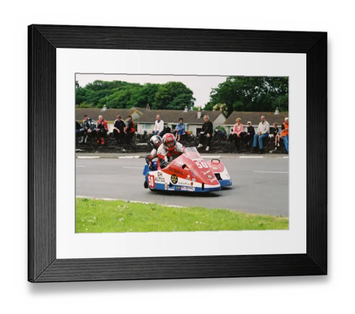 Framed Print : Dick Tapken & Rick Roberts (Jacobs Yamaha) 2004 Sidecar TT Framed Print : Dick Tapken & Rick Roberts (Jacobs Yamaha) 2004 Sidecar TT