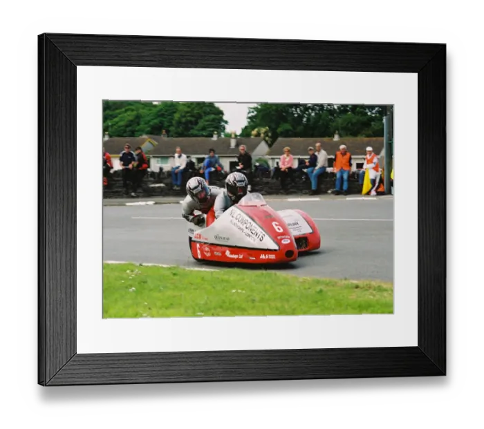 Framed Print : Gary Bryan & Steven Hedison (Baker Yamaha) 2004 Sidecar TT Framed Print : Gary Bryan & Steven Hedison (Baker Yamaha) 2004 Sidecar TT