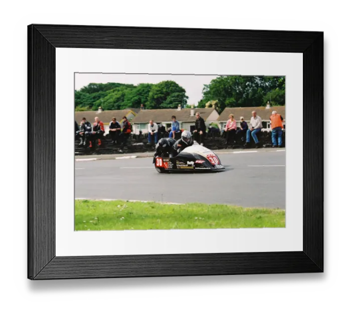 Framed Print : Pete Nuttall & Geoff Smale (Yamaha Ireson) 2004 Sidecar TT Framed Print : Pete Nuttall & Geoff Smale (Yamaha Ireson) 2004 Sidecar TT