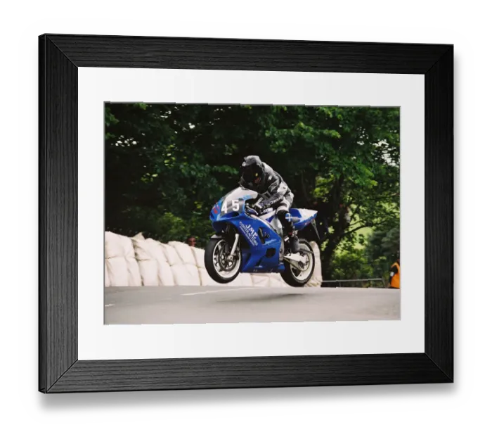 Framed Print : Andy Wallace (Suzuki) 2004 Production 600 TT Framed Print : Andy Wallace (Suzuki) 2004 Production 600 TT
