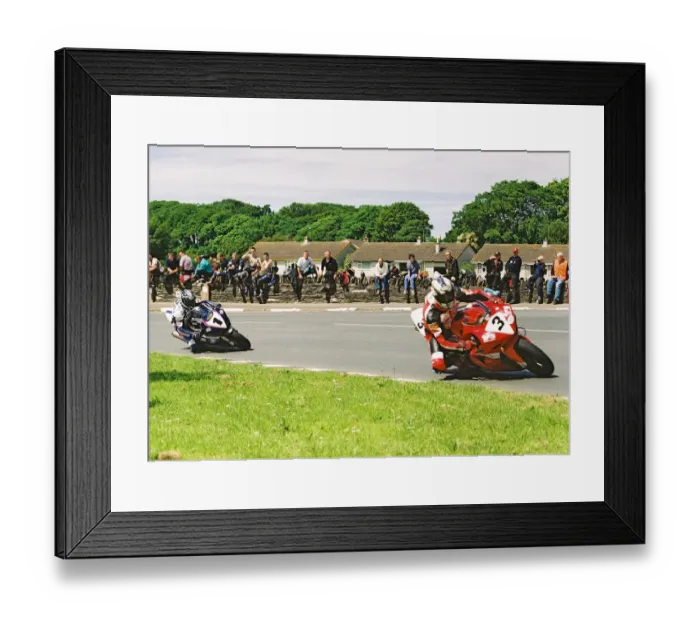 Framed Print : John McGuinness (Yamaha) leads Adrian Archibald (Suzuki) 2004 Formula One TT Framed Print : John McGuinness (Yamaha) leads Adrian Archibald (Suzuki) 2004 Formula One TT