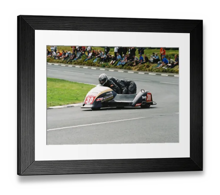 Framed Print : Pete Nuttall & Geoff Smale (Yamaha Ireson) 2004 Sidecar TT Framed Print : Pete Nuttall & Geoff Smale (Yamaha Ireson) 2004 Sidecar TT