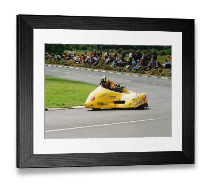 Framed Print : Mark Autton & Wayne Appleby (Shelbourne Yamaha) 2004 Sidecar TT Framed Print : Mark Autton & Wayne Appleby (Shelbourne Yamaha) 2004 Sidecar TT