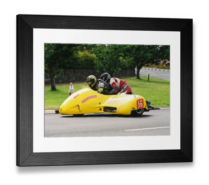 Framed Print : Raymond Walker & Paul Goodwin (Windle Yamaha) 2004 Sidecar TT Framed Print : Raymond Walker & Paul Goodwin (Windle Yamaha) 2004 Sidecar TT