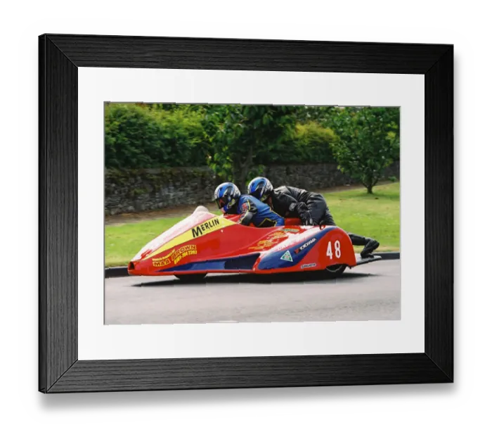 Framed Print : Les Harah & Carl McGurk (Jacobs Yamaha) 2004 Sidecar TT Framed Print : Les Harah & Carl McGurk (Jacobs Yamaha) 2004 Sidecar TT