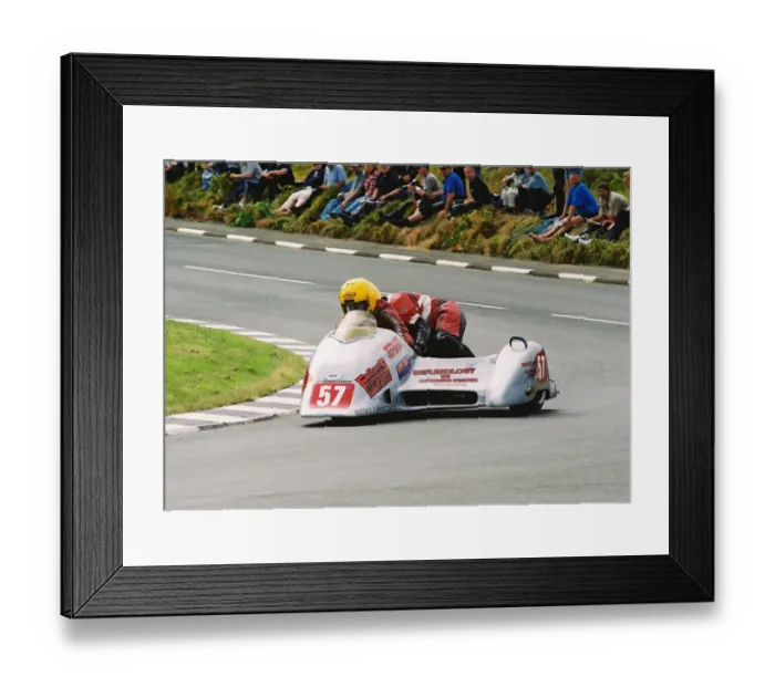 Framed Print : Barry Sloper & Mark Fitzgerald (Ireson Yamaha) 2004 Sidecar TT Framed Print : Barry Sloper & Mark Fitzgerald (Ireson Yamaha) 2004 Sidecar TT