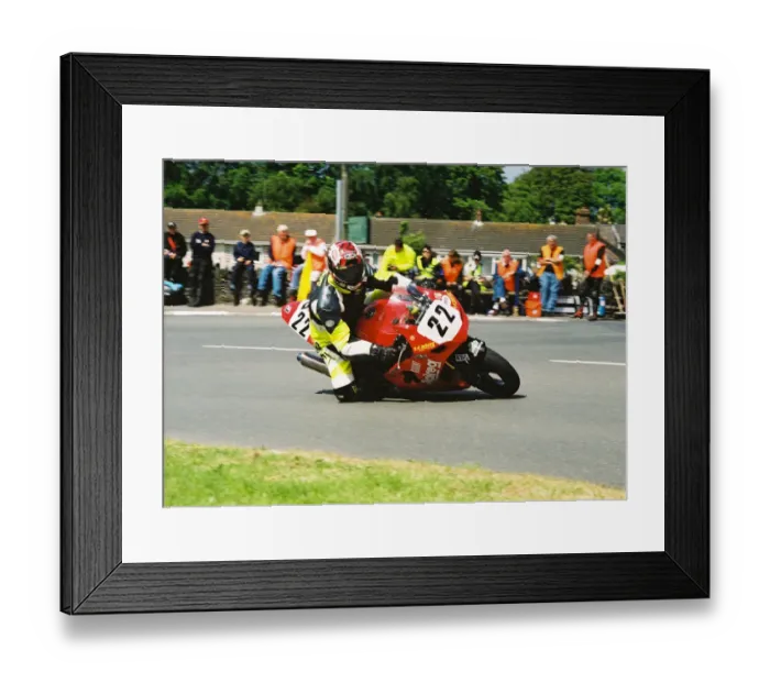 Framed Print : Colin Breeze (Suzuki) 2004 Formula One TT Framed Print : Colin Breeze (Suzuki) 2004 Formula One TT