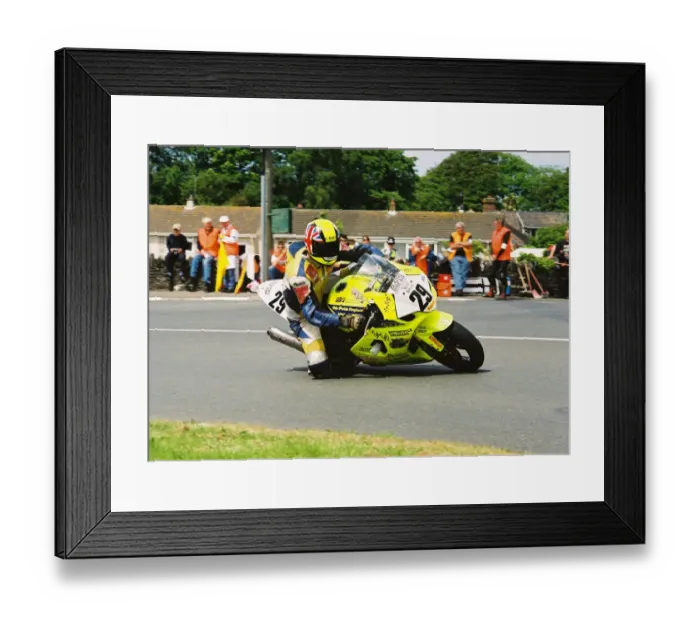 Framed Print : David Bell (Suzuki) 2004 Formula One TT Framed Print : David Bell (Suzuki) 2004 Formula One TT