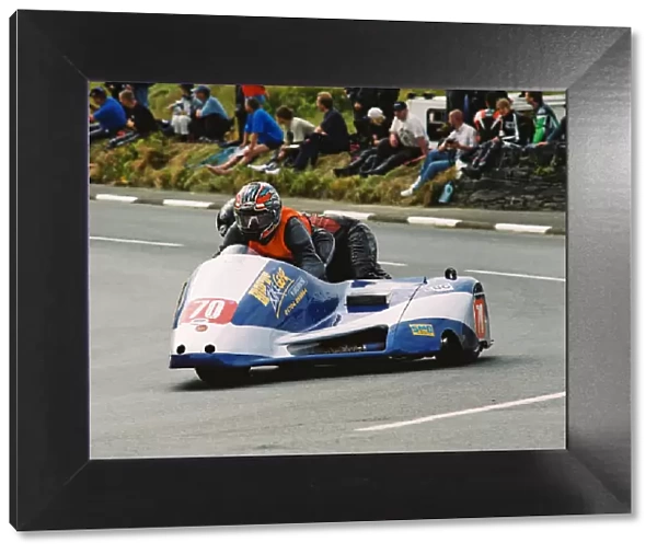 Alan Molyneux & David Beattie (Shelbourne Honda) 2004 Sidecar TT