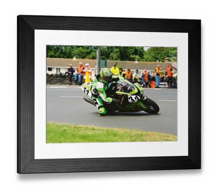 Framed Print : Ian Watson (Kawasaki) 2004 Formula One TT Framed Print : Ian Watson (Kawasaki) 2004 Formula One TT